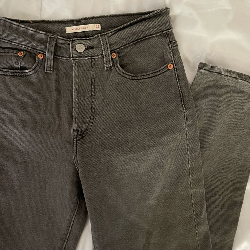 Levi’s Straight Wedgie Gray Jeans Sz 26